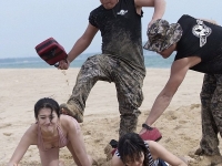 Khóa huấn luyện nữ vệ sĩ cực khắc nghiệt ở Trung Quốc